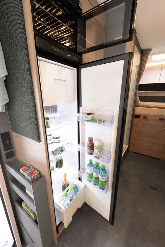 The tall refrigerator has a capacity of 137 litres including a 15-litre freezer. The convenient AES function automatically switches to the optimum power source.